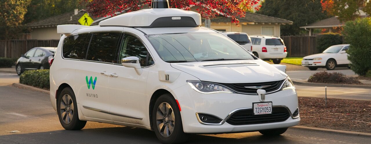 Waymo_Chrysler_Pacifica_in_Los_Altos,_2017