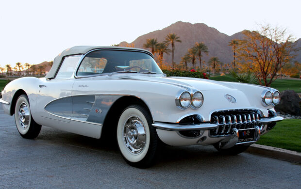 1960_Chevrolet_Corvette_Fuelie_-_fvr