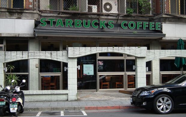 Starbucks_Zhongxin_Store_星巴克忠新門市_-_panoramio