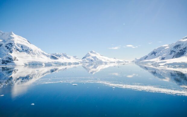 Antarctica by Henrique Setim