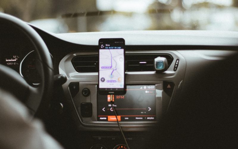 smartphone mount inside car