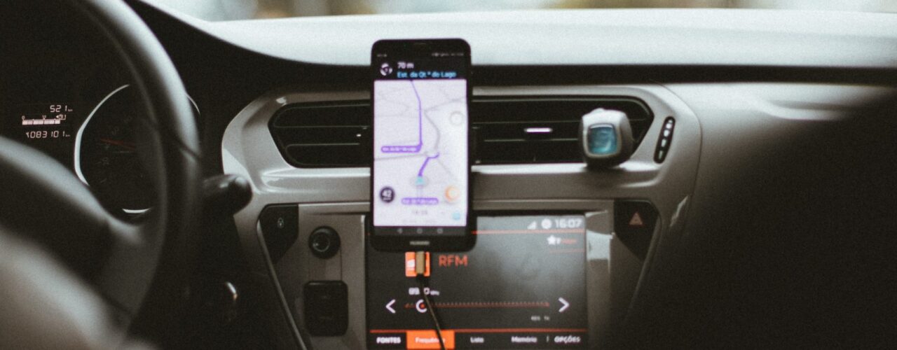 smartphone mount inside car