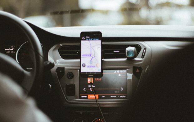 smartphone mount inside car