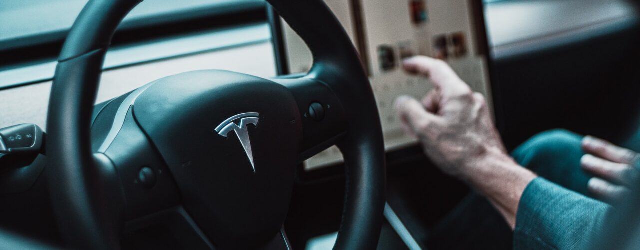 black Tesla steering wheel